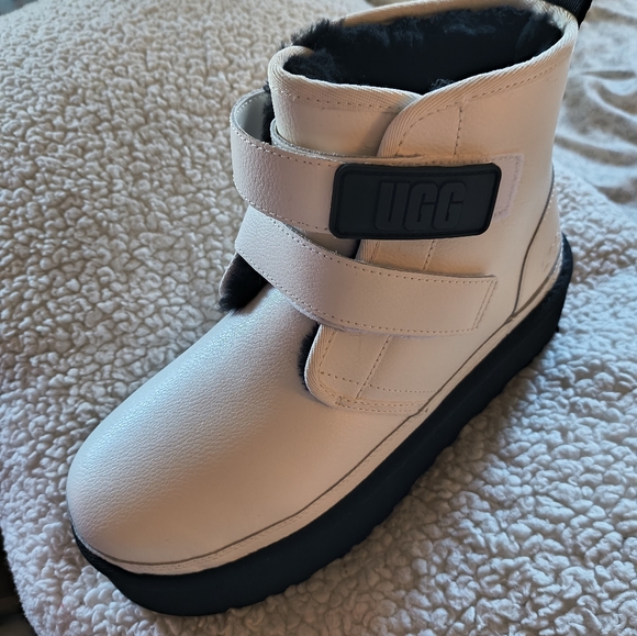 UGG K Neumel Platform Boots - Picture 3 of 10